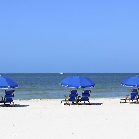 Estero Island Apartment With Boat Dock フォートマイヤーズビーチ エクステリア 写真