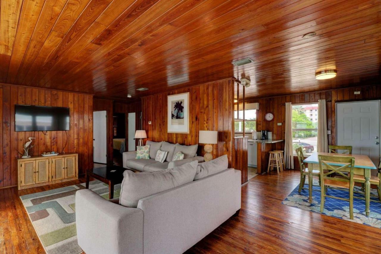 Estero Island Apartment With Boat Dock フォートマイヤーズビーチ エクステリア 写真