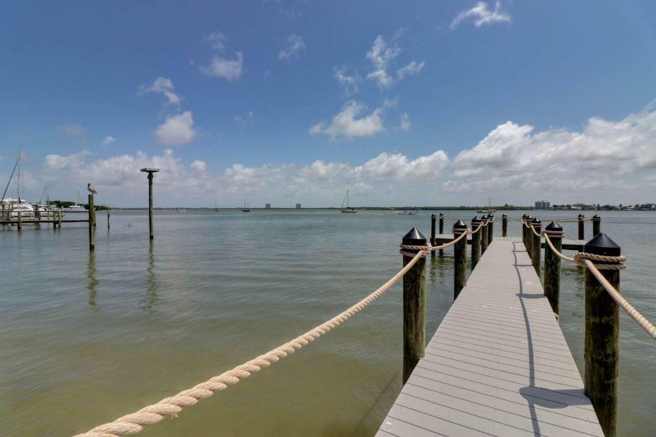 Estero Island Apartment With Boat Dock フォートマイヤーズビーチ エクステリア 写真