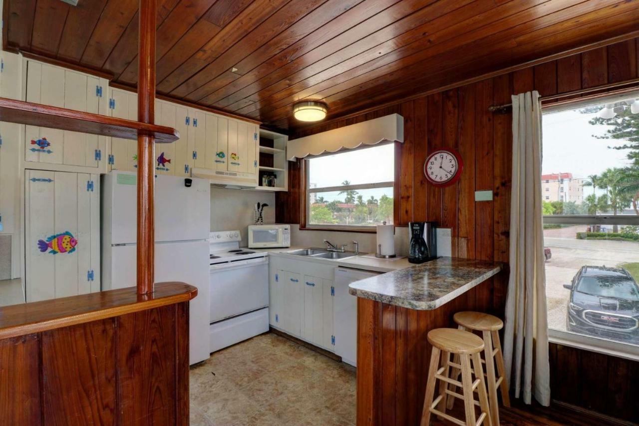 Estero Island Apartment With Boat Dock フォートマイヤーズビーチ エクステリア 写真