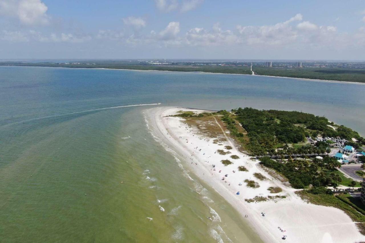 Estero Island Apartment With Boat Dock フォートマイヤーズビーチ エクステリア 写真