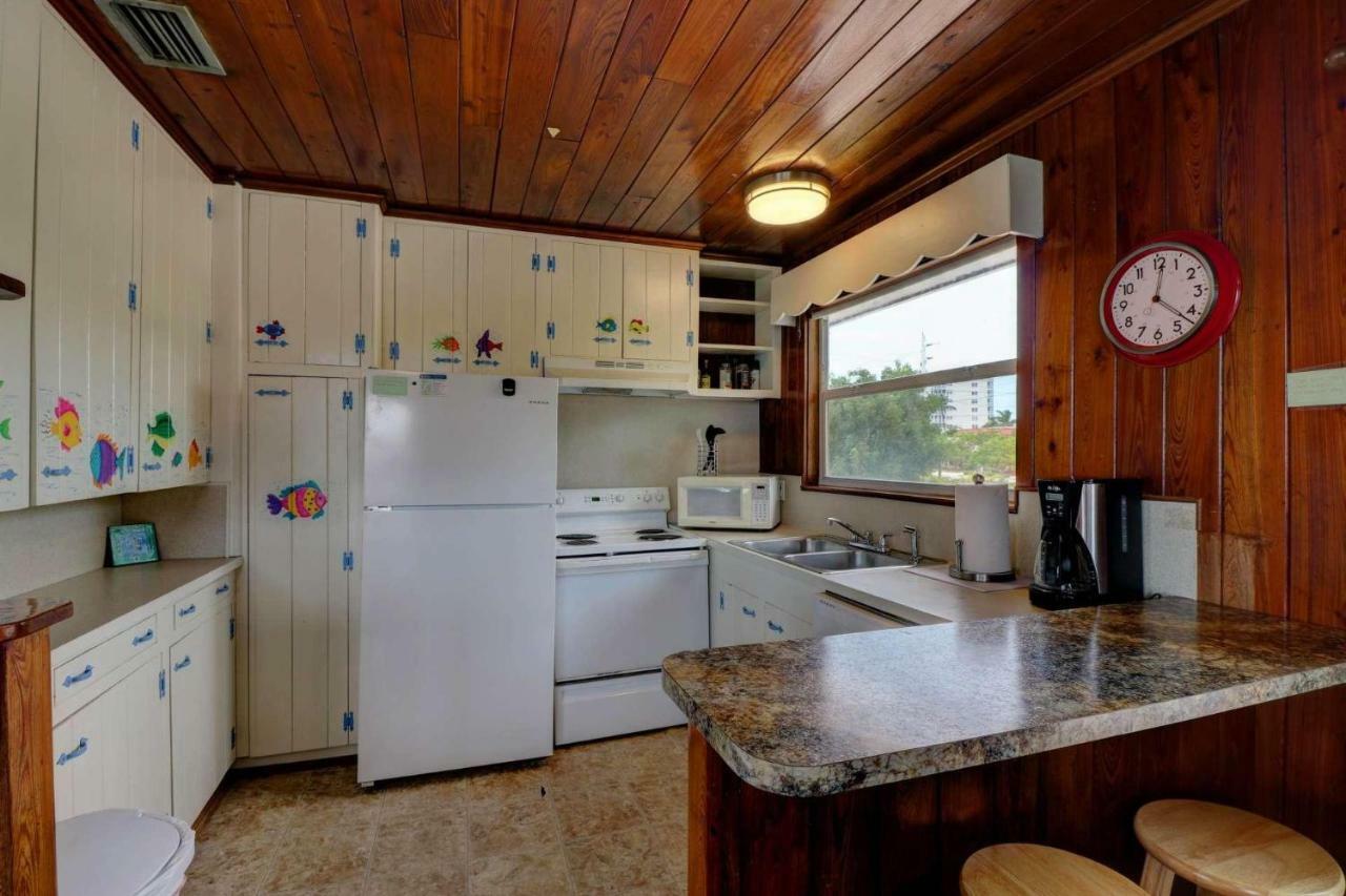 Estero Island Apartment With Boat Dock フォートマイヤーズビーチ エクステリア 写真